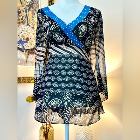 W Flattering Unique Patterned Blouse Size 14 - Picture 3 of 9